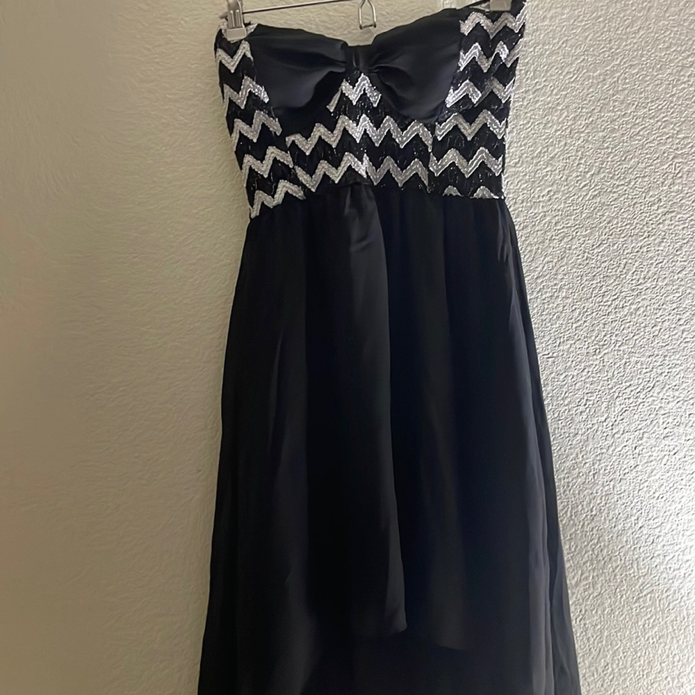 Strappless Low high dress.